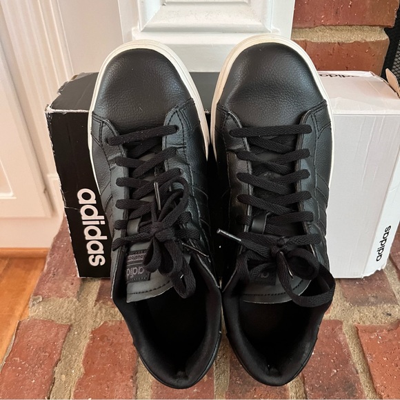 Adidas Cloudfoam Super Daily Core Black and White Sneaker Men’s Size 7.5 - Picture 2 of 6